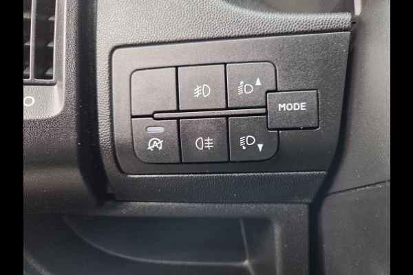 Renault Master / Peugeot Boxer 140 PK Lowliner Laadklep / Oprijklep Lage instap Airco Cruisecontrol
