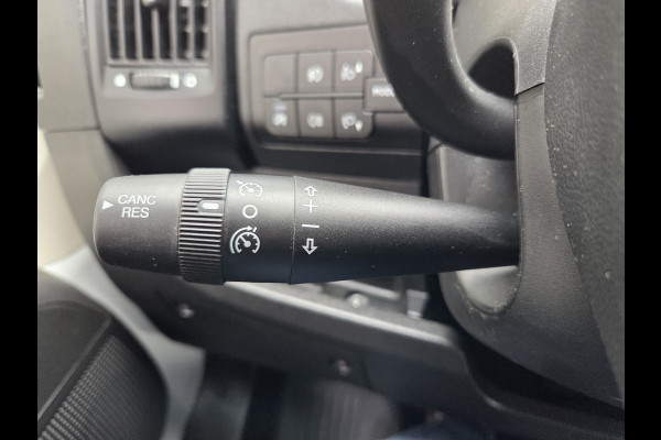 Renault Master / Peugeot Boxer 140 PK Lowliner Laadklep / Oprijklep Lage instap Airco Cruisecontrol