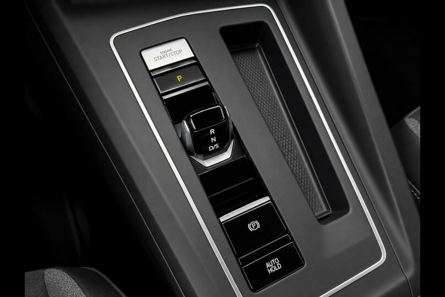 Volkswagen Golf 1.5 eTSI DSG7 Automaat Trekhaak Camera LED IQ Matrix Stoel en Stuurverwarming Adaptive Cruise Control Digitaal Display DAB Apple Carplay Android Auto Climate Control