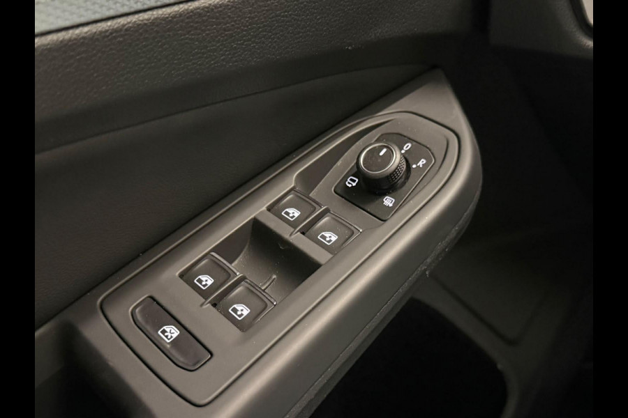 Volkswagen Golf 1.5 eTSI DSG7 Automaat Trekhaak Camera LED IQ Matrix Stoel en Stuurverwarming Adaptive Cruise Control Digitaal Display DAB Apple Carplay Android Auto Climate Control