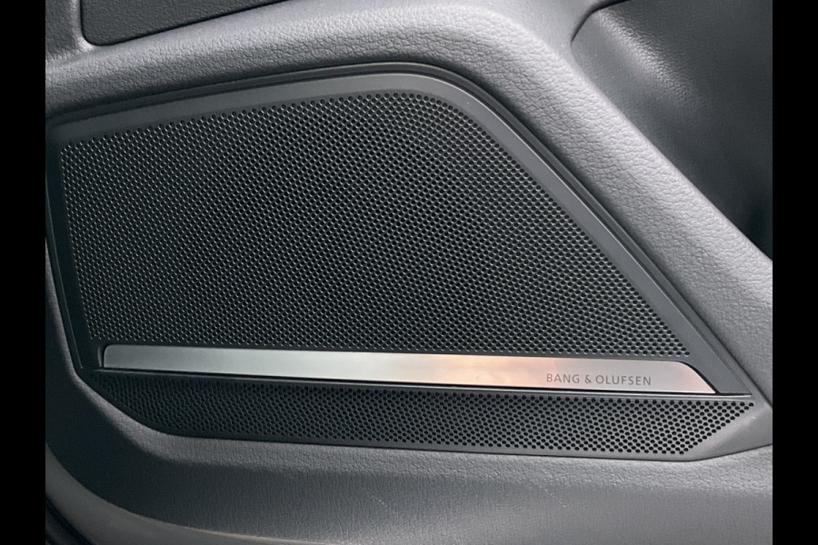 Audi RS6 4.0 TFSI 600PK Ceramic HUD Carbon Nardo 4WS Pano.dak Softclose B&O 360° Dealer-Serviced!