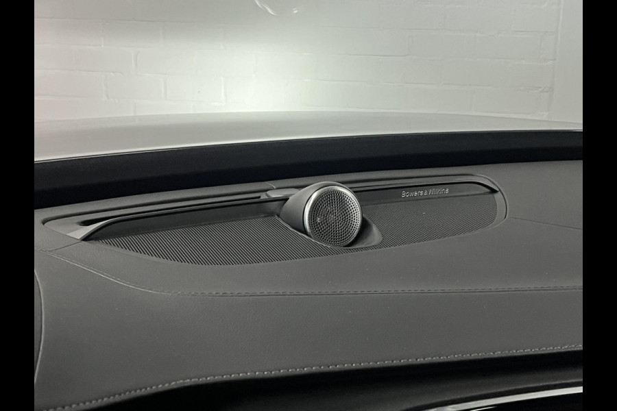 Volvo XC90 2.0 T8 Recharge AWD Ultra Dark Luchtvering | Bowers & Wilkins | Massage | Stoel-/Stuurverwarming | 360 camera | Head-up | 22" wielen | Google