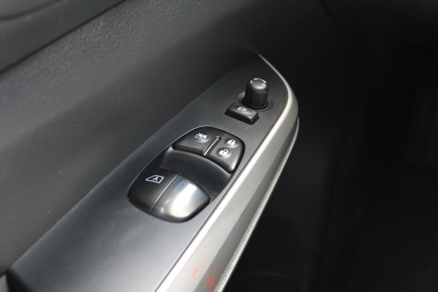 Nissan Navara 2.3 dCi N-Connecta King Cab 163pk Trekhaak | Navigatie | Stoelverwarming | Rondom camera zicht | 3.500kg Trekgewicht!