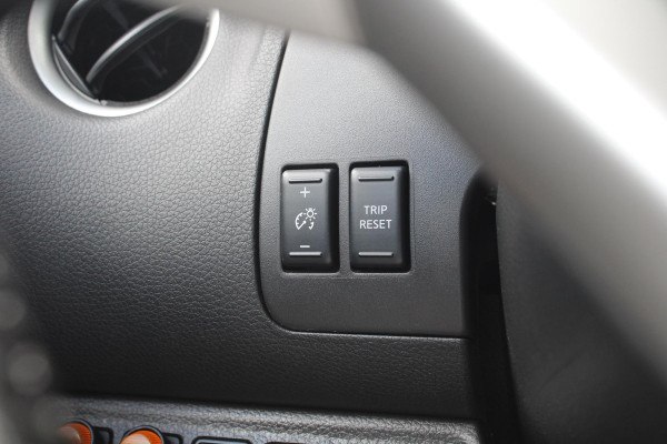 Nissan Navara 2.3 dCi N-Connecta King Cab 163pk Trekhaak | Navigatie | Stoelverwarming | Rondom camera zicht | 3.500kg Trekgewicht!