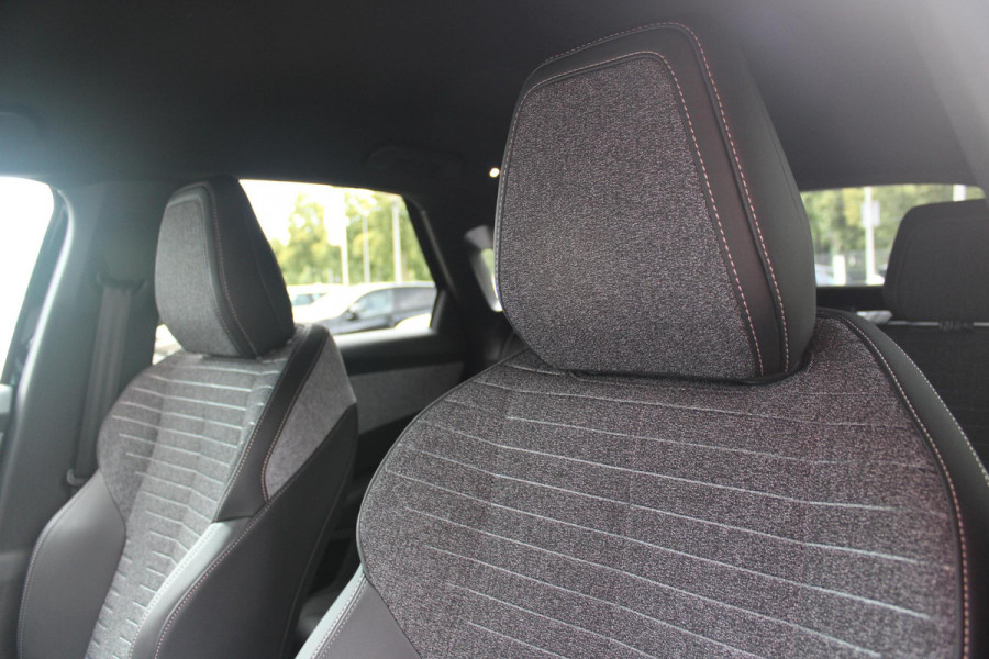 Peugeot E-3008 ALLURE AVANTAGE 210PK 73 kWh | AGR STOEL | 360° VISION & DRIVE ASSIST PACK: ANTI DIEFSTAL ALARM MET SUPERVERGRENDELING/VERWARMBAAR STUURWIEL/VISEOPARK 360° HD CAMERA MET PARKEERHULP VOOR BUITENSPIEGELS MET KANTELFUNCTIE/ADAPTIVE CRUISE CONTROL/LANE CHANGE ASSIST/DODEHOEK DETECTIE | PANORAMIC NAVIGATION PACK | WARMTEPOMP | LED KOPLAMPEN | KEYLESS ENTRY/START | GESCHEIDEN AIRCONDITIONING | 19" LICHTMETALEN VELGEN | 3 FASE | DRAADLOZE APPLE CARPLAY/ANDROID AUTO |  STOEL VERWARMING |