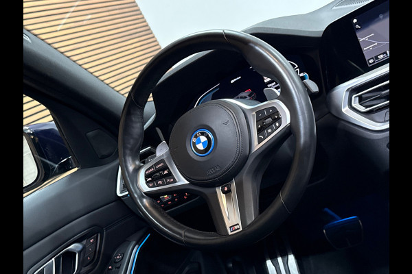 BMW 3 Serie Touring 330e High Executive M-Sport| Panorama | ACC | Trekhaak | 360° Camera | HiFi | Leder/Alcantara | Tansanite Blue