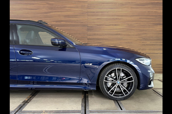 BMW 3 Serie Touring 330e High Executive M-Sport| Panorama | ACC | Trekhaak | 360° Camera | HiFi | Leder/Alcantara | Tansanite Blue