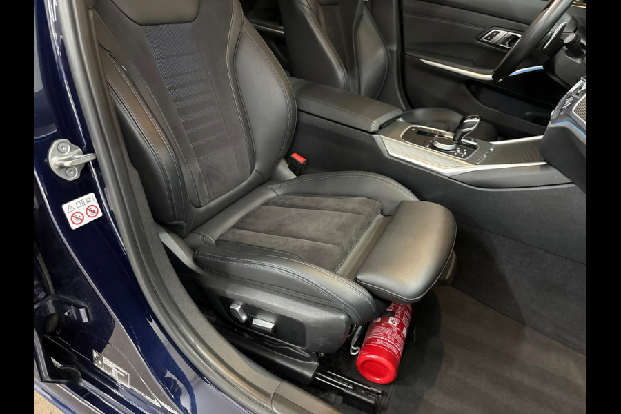 BMW 3 Serie Touring 330e High Executive M-Sport| Panorama | ACC | Trekhaak | 360° Camera | HiFi | Leder/Alcantara | Tansanite Blue