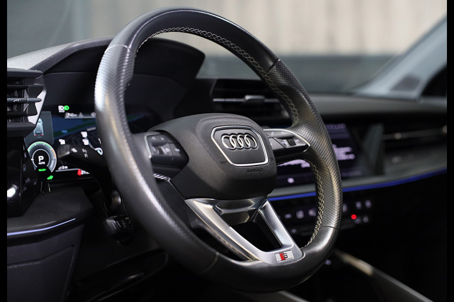 Audi A3 Sportback 45 TFSI e RS3 Look / 245 PK / RS Zetels / B & O / Leder / Lane Assist / Open Pano / Matrix / Virtual Cockpit