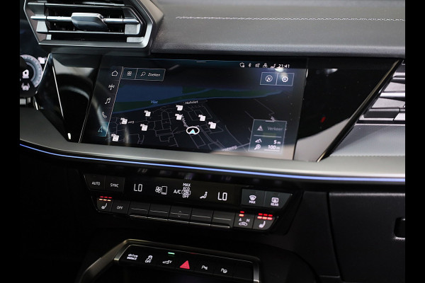 Audi A3 Sportback 45 TFSI e RS3 Look / 245 PK / RS Zetels / B & O / Leder / Lane Assist / Open Pano / Matrix / Virtual Cockpit