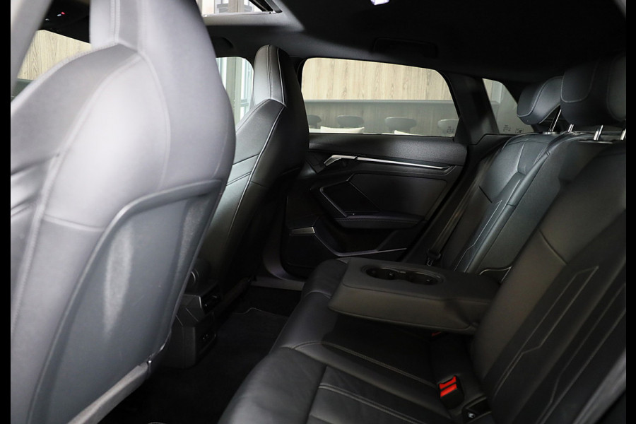 Audi A3 Sportback 45 TFSI e RS3 Look / 245 PK / RS Zetels / B & O / Leder / Lane Assist / Open Pano / Matrix / Virtual Cockpit