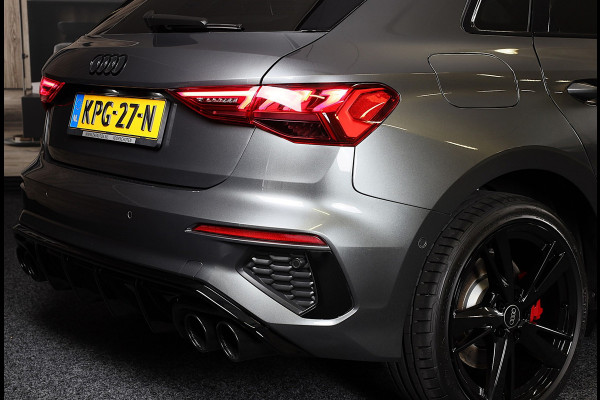 Audi A3 Sportback 45 TFSI e RS3 Look / 245 PK / RS Zetels / B & O / Leder / Lane Assist / Open Pano / Matrix / Virtual Cockpit