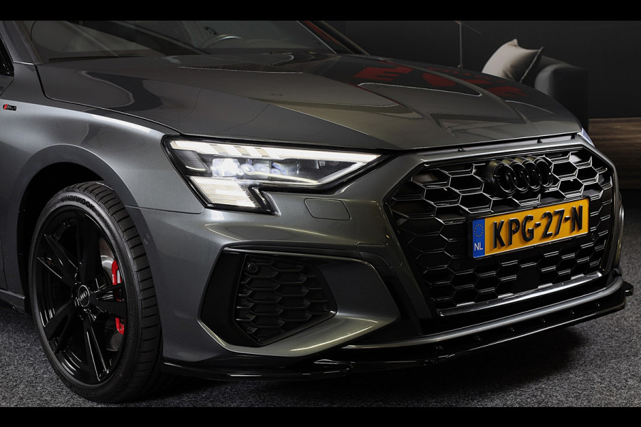 Audi A3 Sportback 45 TFSI e RS3 Look / 245 PK / RS Zetels / B & O / Leder / Lane Assist / Open Pano / Matrix / Virtual Cockpit