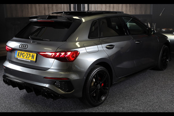 Audi A3 Sportback 45 TFSI e RS3 Look / 245 PK / RS Zetels / B & O / Leder / Lane Assist / Open Pano / Matrix / Virtual Cockpit