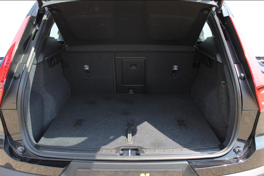 Volvo XC40 B4 211PK Automaat Plus Dark Semi elektrisch wegklapbare trekhaak / Google infotainment / Adaptieve Cruise Control / Verwarmbare voorruit