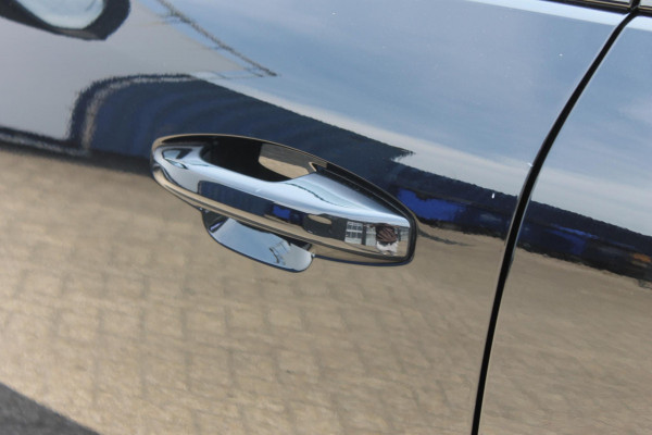 Volvo XC40 B4 211PK Automaat Plus Dark Semi elektrisch wegklapbare trekhaak / Google infotainment / Adaptieve Cruise Control / Verwarmbare voorruit