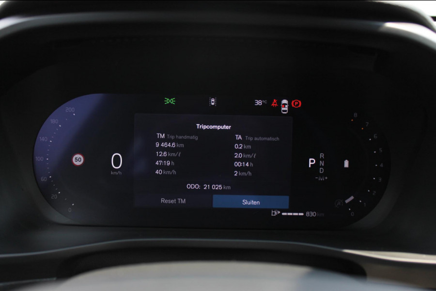 Volvo XC40 B4 211PK Automaat Plus Dark Semi elektrisch wegklapbare trekhaak / Google infotainment / Adaptieve Cruise Control / Verwarmbare voorruit