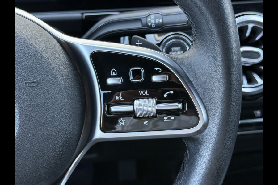 Mercedes-Benz GLA 200 Business Solution Luxury | Trekhaak | Ambient Light | LED | 18 inch