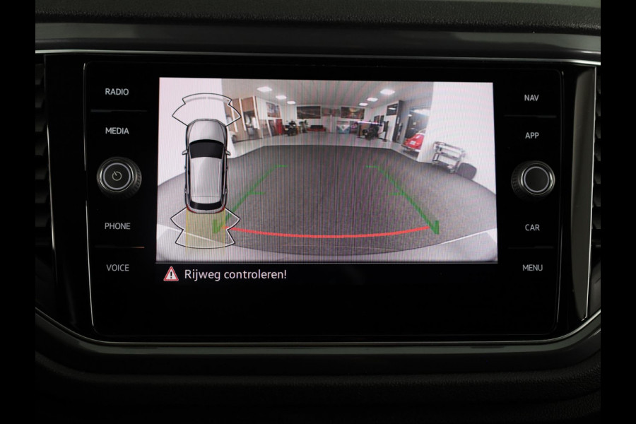 Volkswagen T-Roc 1.5 TSI Sport Business R 150 PK | Automaat (DSG) | Digitaal dashboard | Camera | Stoelverwarming | Elekrische klep