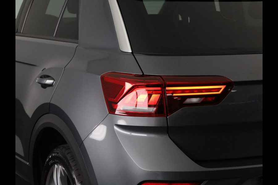 Volkswagen T-Roc 1.5 TSI Sport Business R 150 PK | Automaat (DSG) | Digitaal dashboard | Camera | Stoelverwarming | Elekrische klep