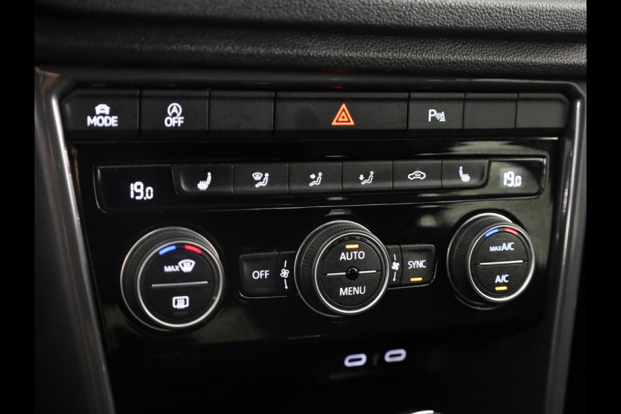 Volkswagen T-Roc 1.5 TSI Sport Business R 150 PK | Automaat (DSG) | Digitaal dashboard | Camera | Stoelverwarming | Elekrische klep