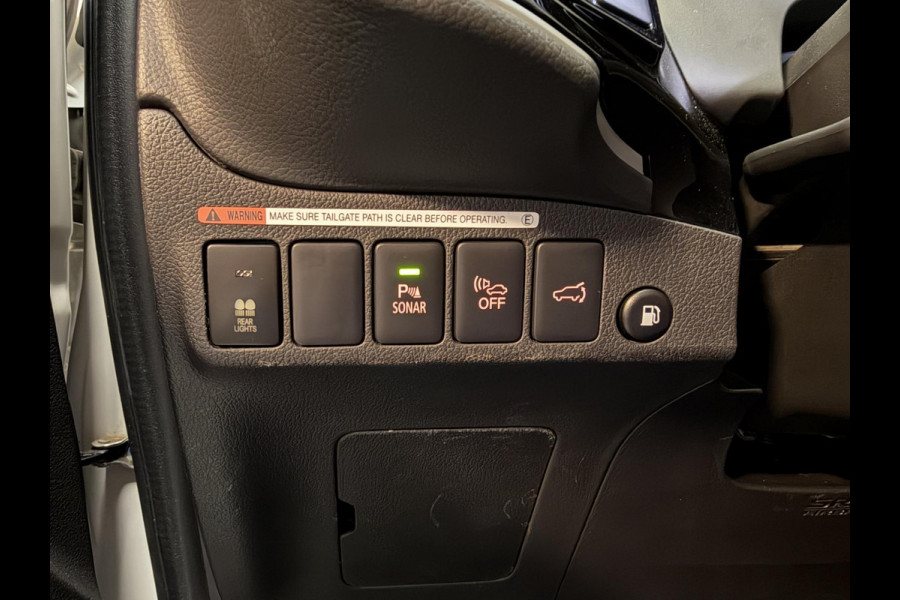 Mitsubishi Outlander 2.4 PHEV Instyle 18"/Trekhaak/LED/Leder/Stoel + stuurverwarming/Dodehoek/PDC v+a/360 Camera/Apple Carplay & Android Auto