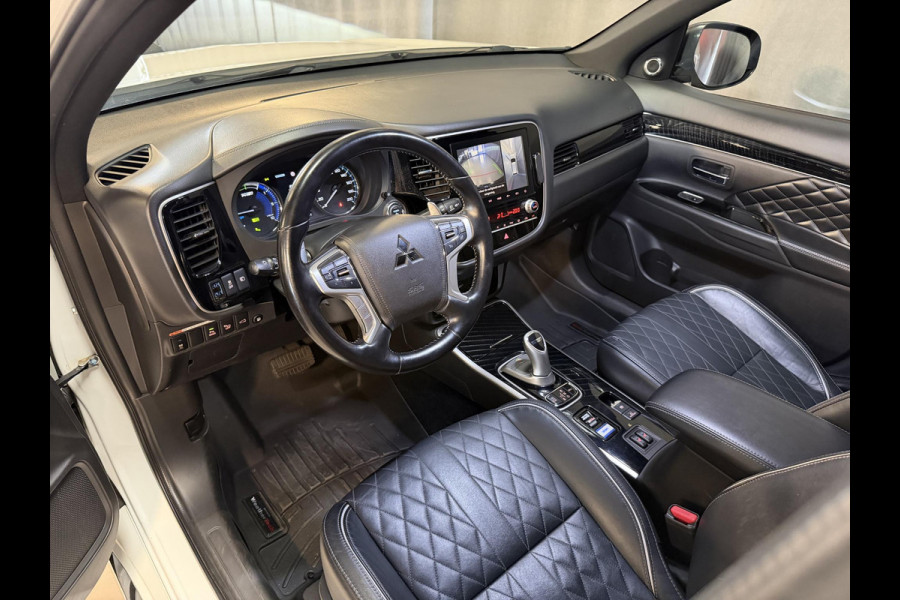 Mitsubishi Outlander 2.4 PHEV Instyle 18"/Trekhaak/LED/Leder/Stoel + stuurverwarming/Dodehoek/PDC v+a/360 Camera/Apple Carplay & Android Auto
