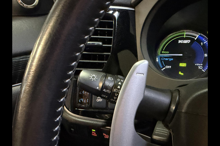 Mitsubishi Outlander 2.4 PHEV Instyle 18"/Trekhaak/LED/Leder/Stoel + stuurverwarming/Dodehoek/PDC v+a/360 Camera/Apple Carplay & Android Auto