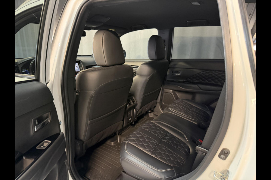 Mitsubishi Outlander 2.4 PHEV Instyle 18"/Trekhaak/LED/Leder/Stoel + stuurverwarming/Dodehoek/PDC v+a/360 Camera/Apple Carplay & Android Auto