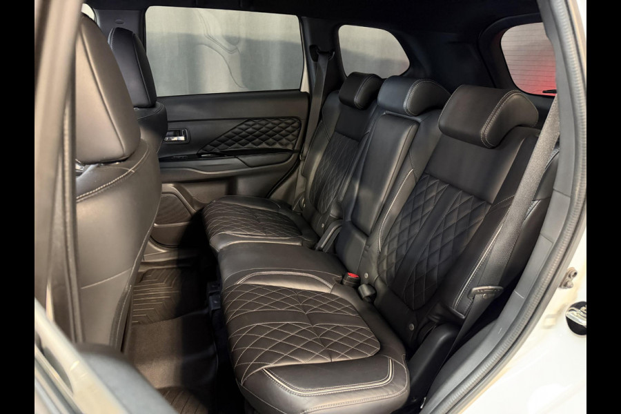 Mitsubishi Outlander 2.4 PHEV Instyle 18"/Trekhaak/LED/Leder/Stoel + stuurverwarming/Dodehoek/PDC v+a/360 Camera/Apple Carplay & Android Auto