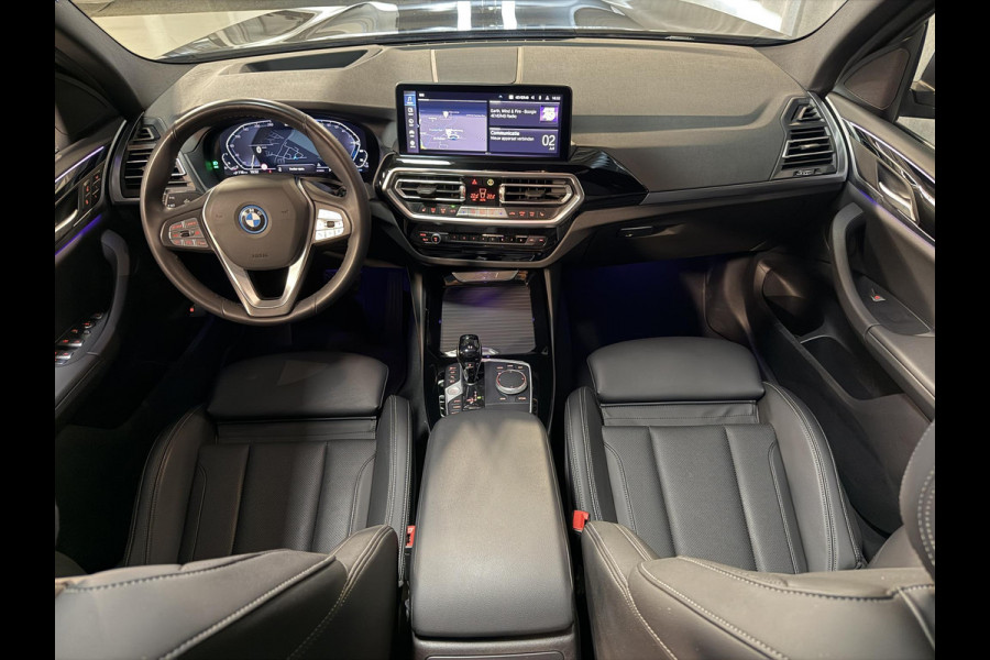 BMW X3 xDrive30e 19"/Trekhaak/Panoramdak/Leder + memory/Adaptieve cruise/Keyless/Dodehoek/Head-up/360 camera/HiFi/LED/Sfeerverlichting