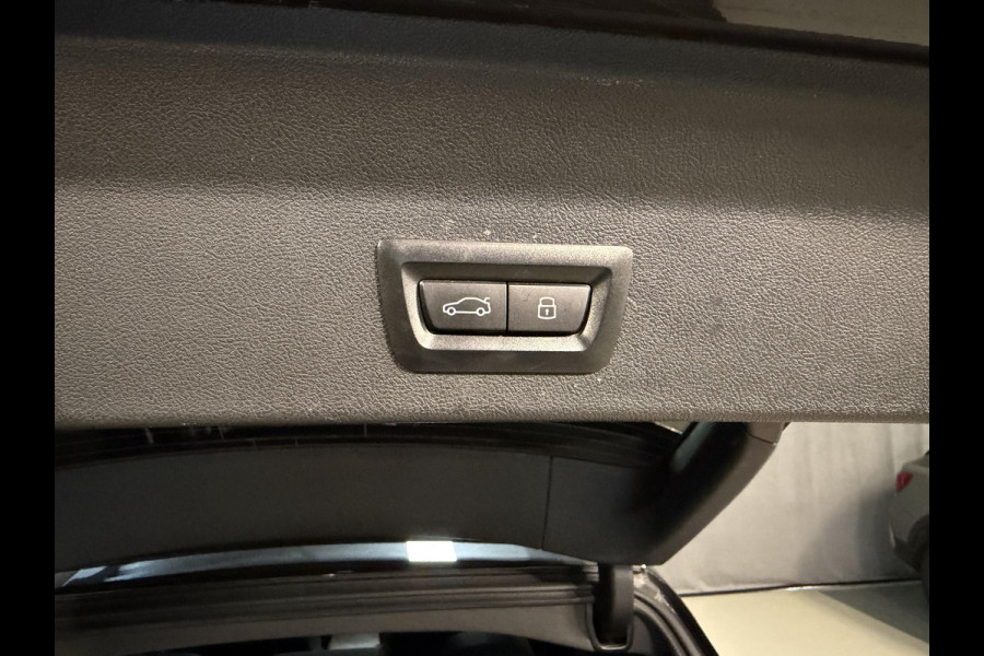 BMW X3 xDrive30e 19"/Trekhaak/Panoramdak/Leder + memory/Adaptieve cruise/Keyless/Dodehoek/Head-up/360 camera/HiFi/LED/Sfeerverlichting