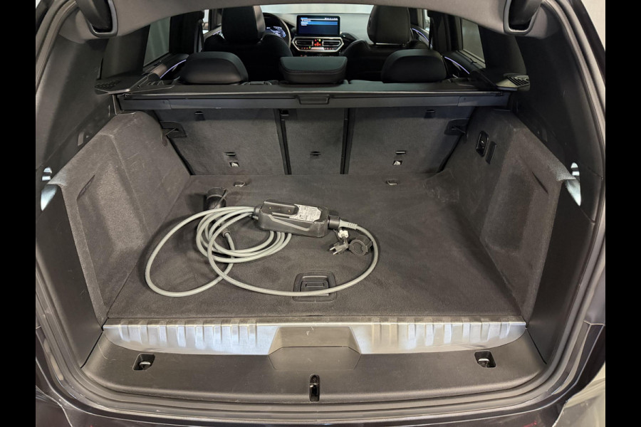 BMW X3 xDrive30e 19"/Trekhaak/Panoramdak/Leder + memory/Adaptieve cruise/Keyless/Dodehoek/Head-up/360 camera/HiFi/LED/Sfeerverlichting