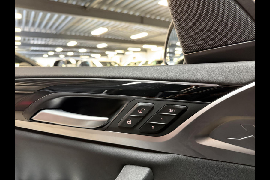 BMW X3 xDrive30e 19"/Trekhaak/Panoramdak/Leder + memory/Adaptieve cruise/Keyless/Dodehoek/Head-up/360 camera/HiFi/LED/Sfeerverlichting
