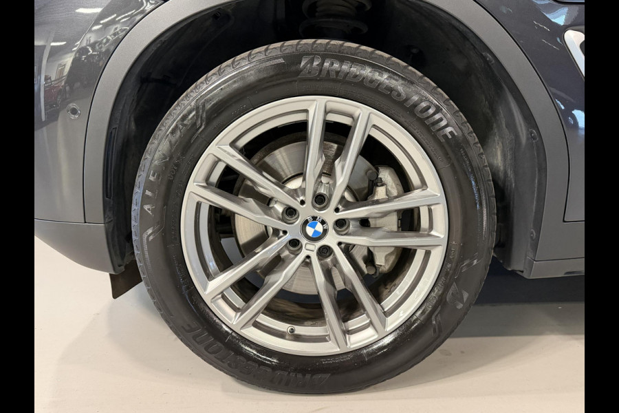 BMW X3 xDrive30e 19"/Trekhaak/Panoramdak/Leder + memory/Adaptieve cruise/Keyless/Dodehoek/Head-up/360 camera/HiFi/LED/Sfeerverlichting