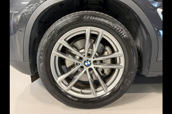 BMW X3 xDrive30e 19"/Trekhaak/Panoramdak/Leder + memory/Adaptieve cruise/Keyless/Dodehoek/Head-up/360 camera/HiFi/LED/Sfeerverlichting