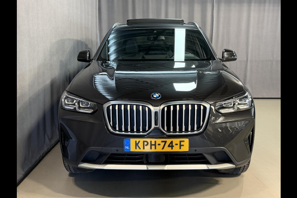BMW X3 xDrive30e 19"/Trekhaak/Panoramdak/Leder + memory/Adaptieve cruise/Keyless/Dodehoek/Head-up/360 camera/HiFi/LED/Sfeerverlichting