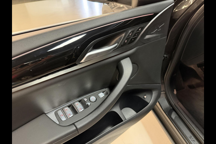 BMW X3 xDrive30e 19"/Trekhaak/Panoramdak/Leder + memory/Adaptieve cruise/Keyless/Dodehoek/Head-up/360 camera/HiFi/LED/Sfeerverlichting