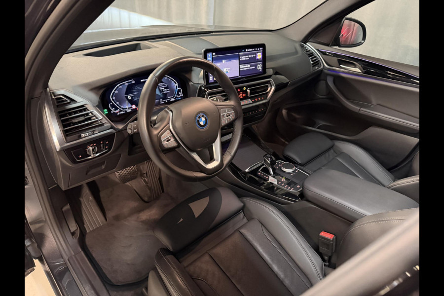 BMW X3 xDrive30e 19"/Trekhaak/Panoramdak/Leder + memory/Adaptieve cruise/Keyless/Dodehoek/Head-up/360 camera/HiFi/LED/Sfeerverlichting