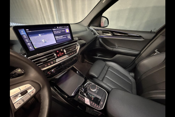 BMW X3 xDrive30e 19"/Trekhaak/Panoramdak/Leder + memory/Adaptieve cruise/Keyless/Dodehoek/Head-up/360 camera/HiFi/LED/Sfeerverlichting