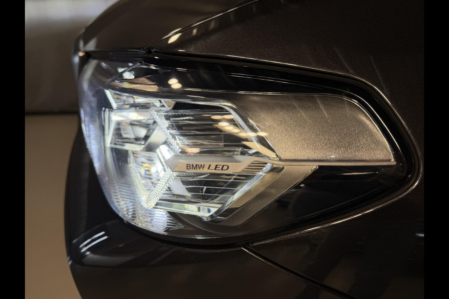 BMW X3 xDrive30e 19"/Trekhaak/Panoramdak/Leder + memory/Adaptieve cruise/Keyless/Dodehoek/Head-up/360 camera/HiFi/LED/Sfeerverlichting