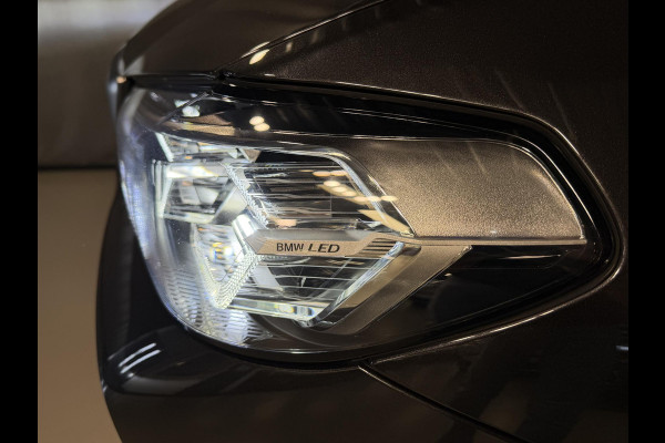 BMW X3 xDrive30e 19"/Trekhaak/Panoramdak/Leder + memory/Adaptieve cruise/Keyless/Dodehoek/Head-up/360 camera/HiFi/LED/Sfeerverlichting