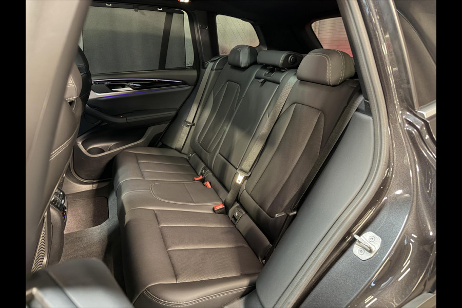 BMW X3 xDrive30e 19"/Trekhaak/Panoramdak/Leder + memory/Adaptieve cruise/Keyless/Dodehoek/Head-up/360 camera/HiFi/LED/Sfeerverlichting