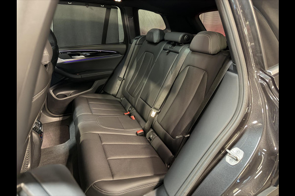 BMW X3 xDrive30e 19"/Trekhaak/Panoramdak/Leder + memory/Adaptieve cruise/Keyless/Dodehoek/Head-up/360 camera/HiFi/LED/Sfeerverlichting