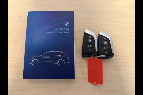 BMW X3 xDrive30e 19"/Trekhaak/Panoramdak/Leder + memory/Adaptieve cruise/Keyless/Dodehoek/Head-up/360 camera/HiFi/LED/Sfeerverlichting