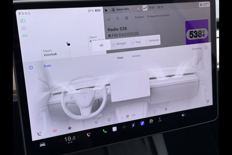 Tesla Model Y Long Range AWD 75kWh Warmtepomp Stoel+Stuur+Achterbankverwarming Premium Audio Leder Adap.Cruise Navi Camera's Ecc Keyless Voorv Elek.Achterklep AMD Ryzen™ Google Maps Dog+Kampeer modus Lmv 19" Led Privacy Glas Fabrieksgarantie op Accu en Motor tot 13-4-2031/192.000KM
