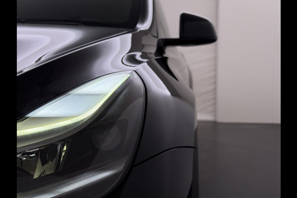 Tesla Model Y Long Range AWD 75kWh Warmtepomp Stoel+Stuur+Achterbankverwarming Premium Audio Leder Adap.Cruise Navi Camera's Ecc Keyless Voorv Elek.Achterklep AMD Ryzen™ Google Maps Dog+Kampeer modus Lmv 19" Led Privacy Glas Fabrieksgarantie op Accu en Motor tot 13-4-2031/192.000KM