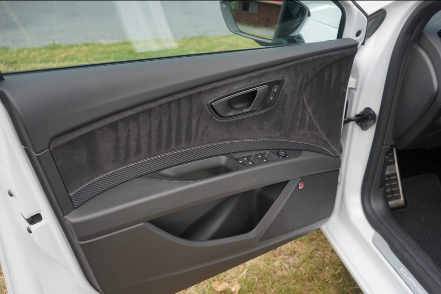 Seat Leon ST Cupra 300 4Drive Pano/DCC/ACC/Virtual/Beats