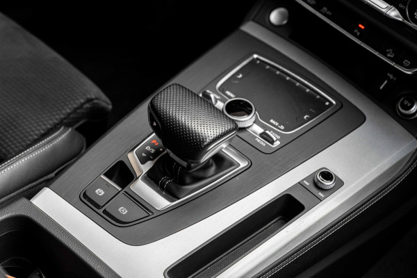 Audi Q5 50 TFSI e Quattro S Edition 300 PK Virtual Keyless Stoelverwarming Elek.Trekhaak 20''
