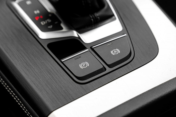 Audi Q5 50 TFSI e Quattro S Edition 300 PK Virtual Keyless Stoelverwarming Elek.Trekhaak 20''